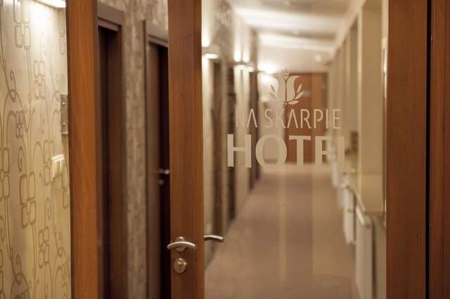 Отель Hotel Na Skarpie - Charzykowy Хажиковы-32